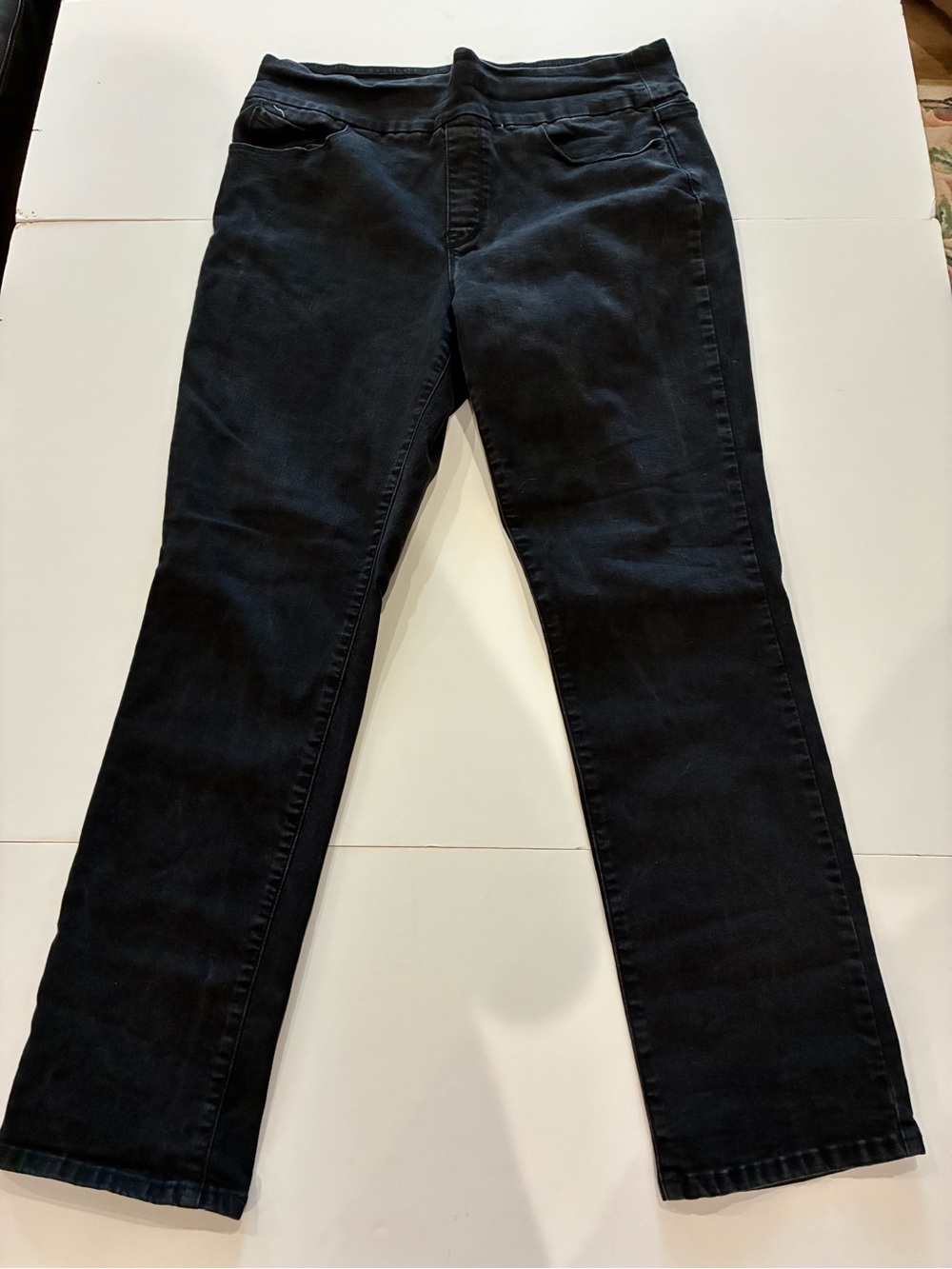 Gloria Vanderbilt Straight‑Leg Pull‑On Jeans — Dark Black, Size 16- EUC